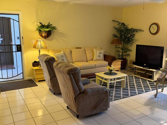 147 Deer Creek Boulevard 402, Deerfield Beach, FL 33442