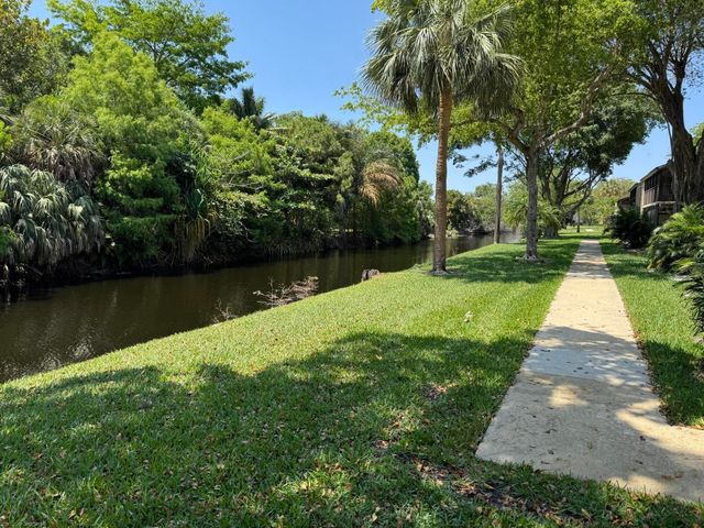 147 Deer Creek Boulevard 402, Deerfield Beach, FL 33442