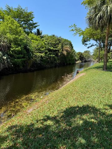 147 Deer Creek Boulevard 402, Deerfield Beach, FL 33442