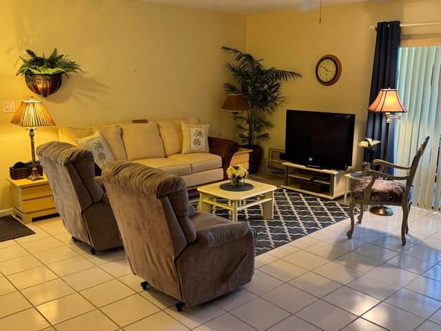 147 Deer Creek Boulevard 402, Deerfield Beach, FL 33442