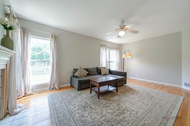 352 Fairfax Lane, Grayslake, IL 60030