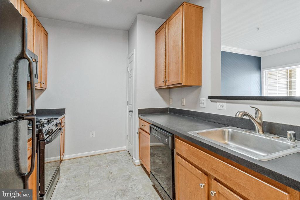 4862 EISENHOWER AVE #272, Alexandria, VA 22304