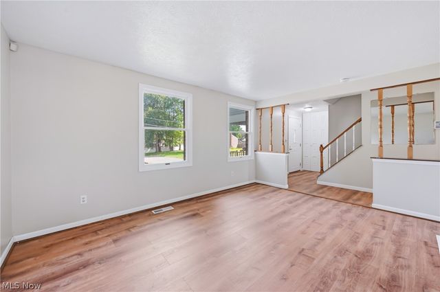 1922 Burr Oaks Court, Austintown, OH 44515