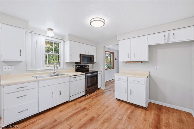 1922 Burr Oaks Court, Austintown, OH 44515