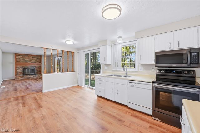 1922 Burr Oaks Court, Austintown, OH 44515