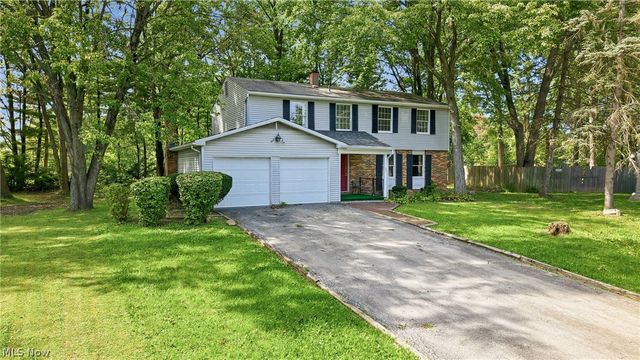 1922 Burr Oaks Court, Austintown, OH 44515