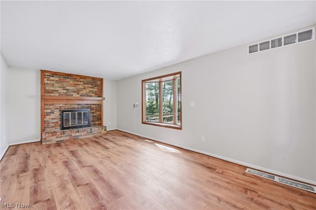 1922 Burr Oaks Court, Austintown, OH 44515