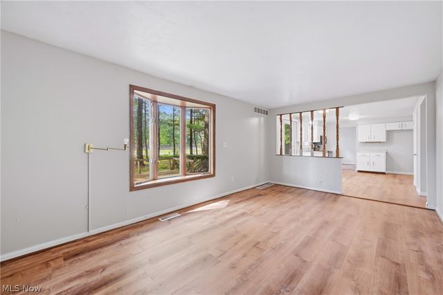 1922 Burr Oaks Court, Austintown, OH 44515