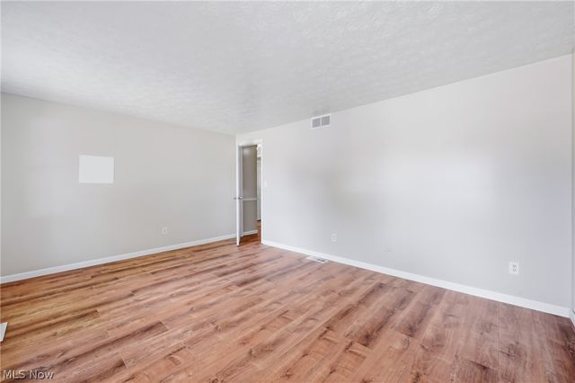 1922 Burr Oaks Court, Austintown, OH 44515
