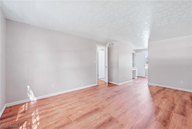 1922 Burr Oaks Court, Austintown, OH 44515