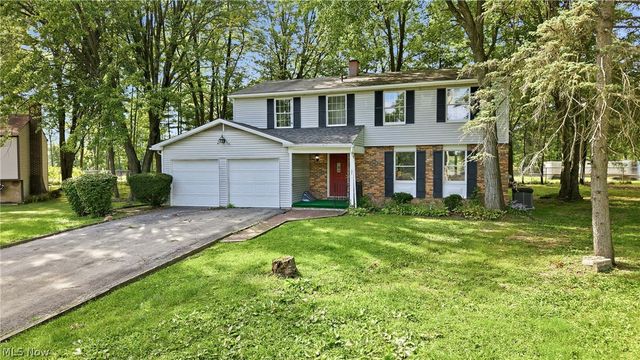 1922 Burr Oaks Court, Austintown, OH 44515