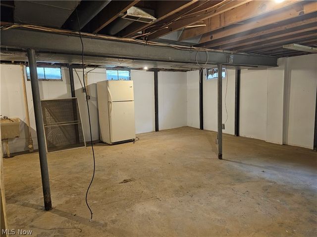 1922 Burr Oaks Court, Austintown, OH 44515