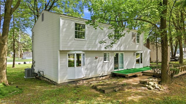 1922 Burr Oaks Court, Austintown, OH 44515