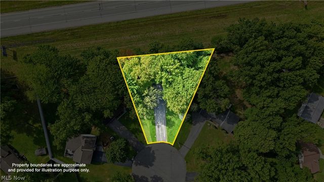 1922 Burr Oaks Court, Austintown, OH 44515