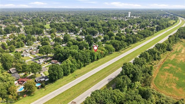 1922 Burr Oaks Court, Austintown, OH 44515