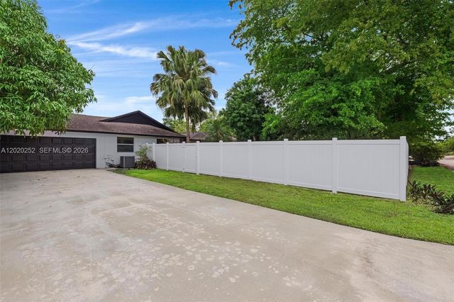 23595 SW 152nd Ave, Homestead, FL 33032