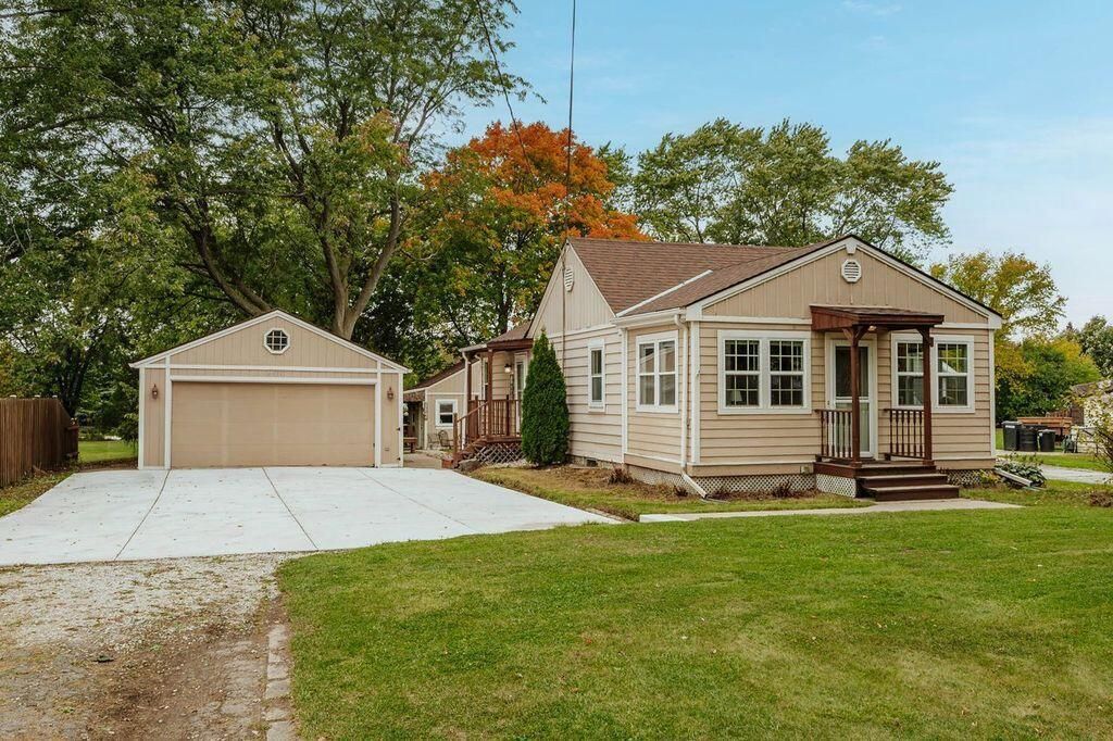 4451 S 51st STREET, Greenfield, WI 53220