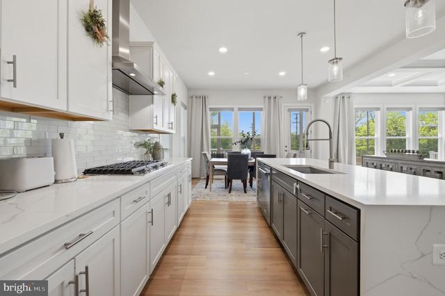 4645 WOOD GLEN RD, Fairfax, VA 22032