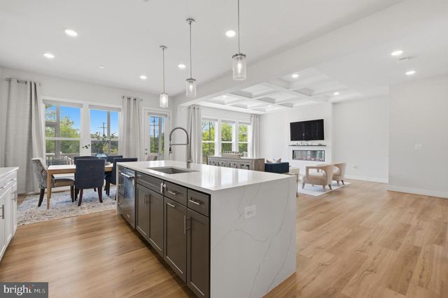 4645 WOOD GLEN RD, Fairfax, VA 22032