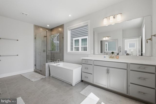 4645 WOOD GLEN RD, Fairfax, VA 22032