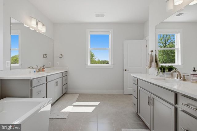 4645 WOOD GLEN RD, Fairfax, VA 22032