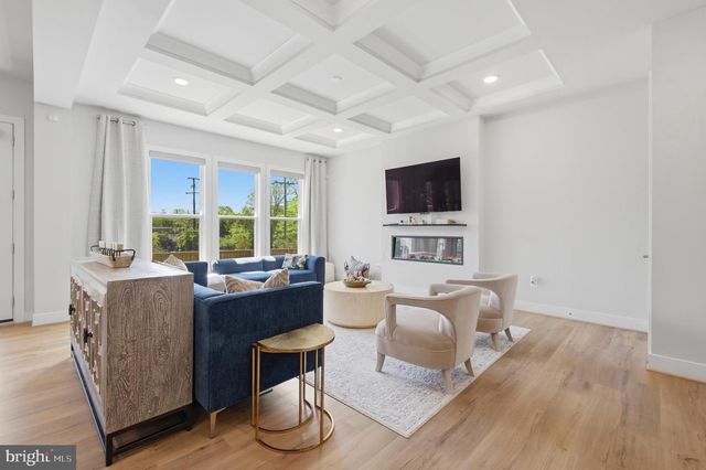 4645 WOOD GLEN RD, Fairfax, VA 22032