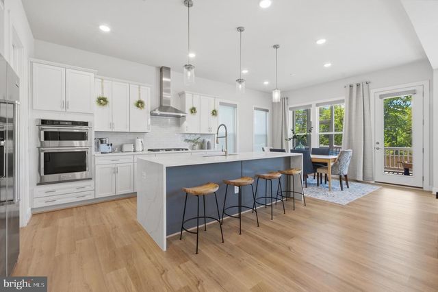 4645 WOOD GLEN RD, Fairfax, VA 22032