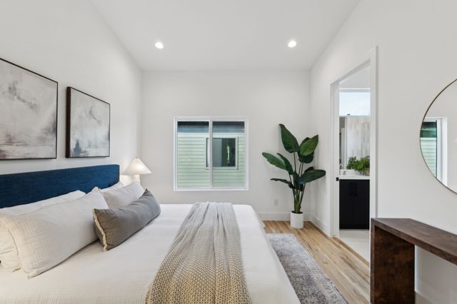 2142 Lovedale Avenue 103, Dallas, TX 75235