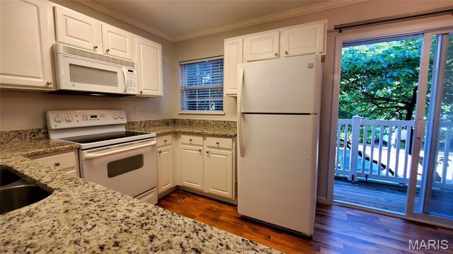 440 Benton Drive H, St Peters, MO 63376