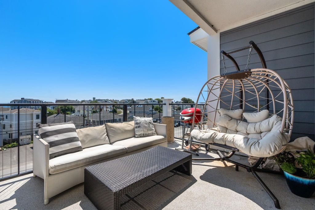 Image 15 of property listing at 535 Ocean Blvd Unit 403, Hampton, NH 03842