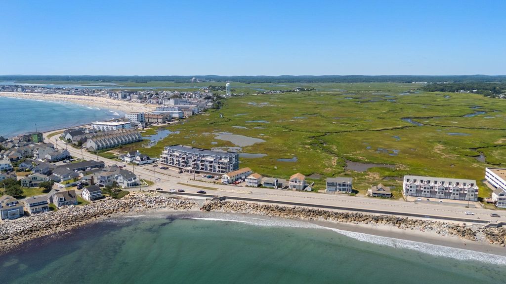 Image 3 of property listing at 535 Ocean Blvd Unit 403, Hampton, NH 03842