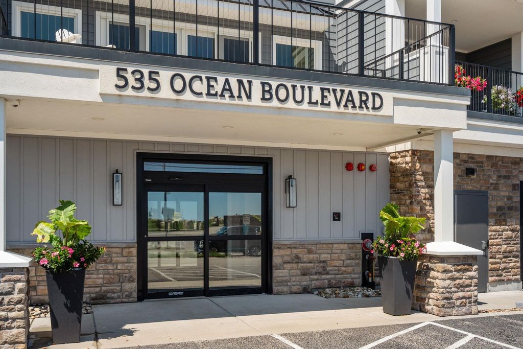 Image 4 of property listing at 535 Ocean Blvd Unit 403, Hampton, NH 03842