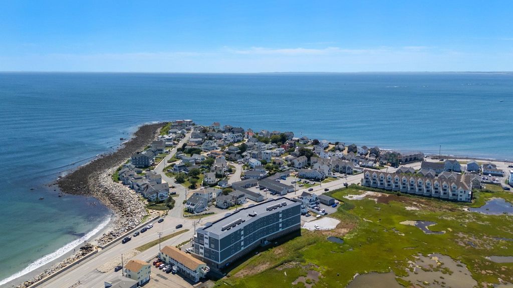 Image 35 of property listing at 535 Ocean Blvd Unit 403, Hampton, NH 03842