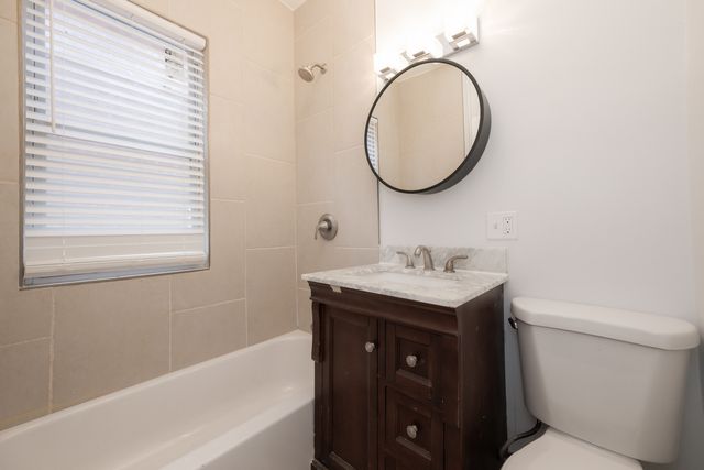 7653 S Saint Lawrence Avenue, Chicago, IL 60619