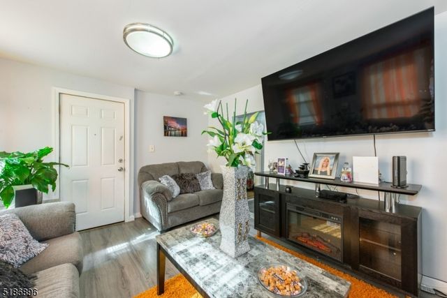 63 Pearl St, Paterson City, NJ 07501