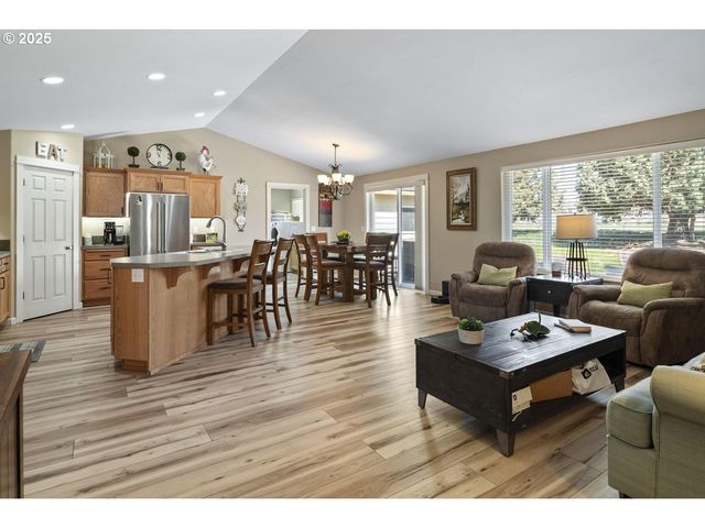 2057 Se BLUE SKIES Ln, Prineville, OR 97754