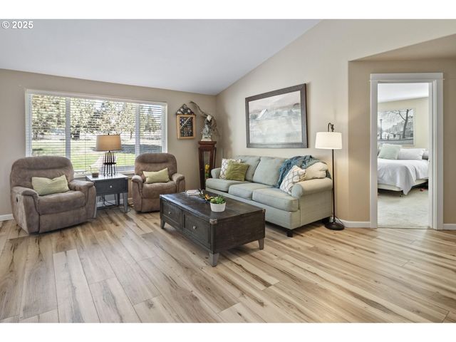 2057 Se BLUE SKIES Ln, Prineville, OR 97754