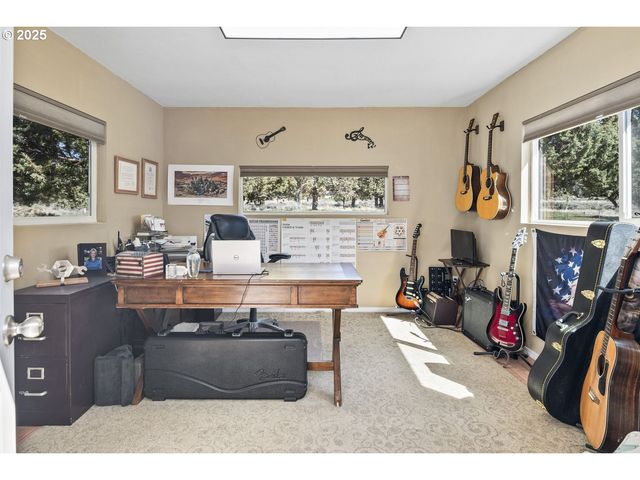 2057 Se BLUE SKIES Ln, Prineville, OR 97754