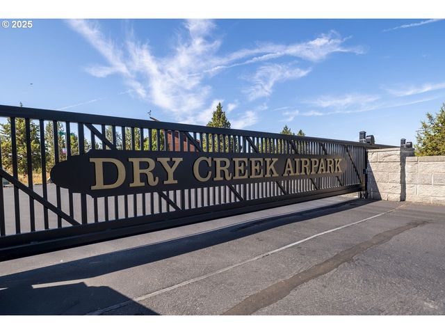 2057 Se BLUE SKIES Ln, Prineville, OR 97754