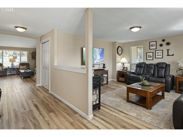 2057 Se BLUE SKIES Ln, Prineville, OR 97754