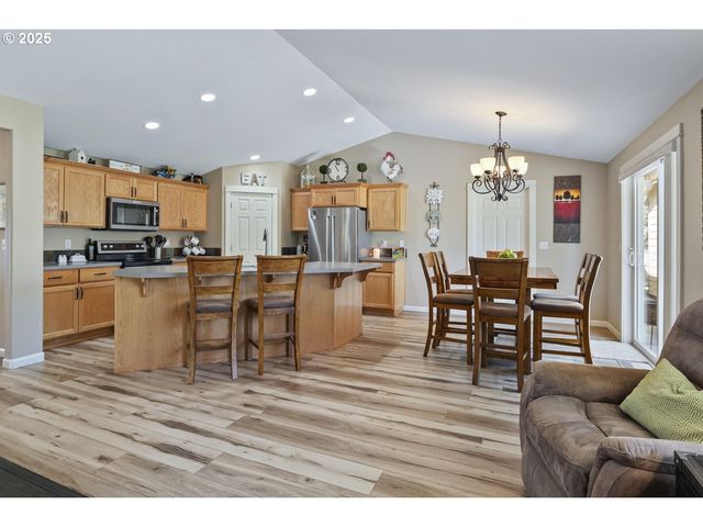 2057 Se BLUE SKIES Ln, Prineville, OR 97754