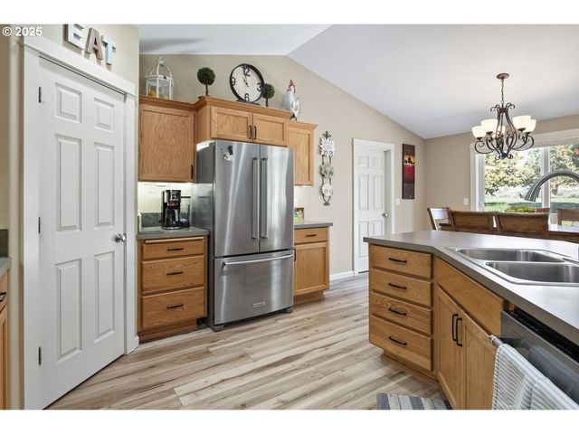 2057 Se BLUE SKIES Ln, Prineville, OR 97754