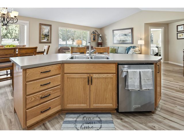 2057 Se BLUE SKIES Ln, Prineville, OR 97754