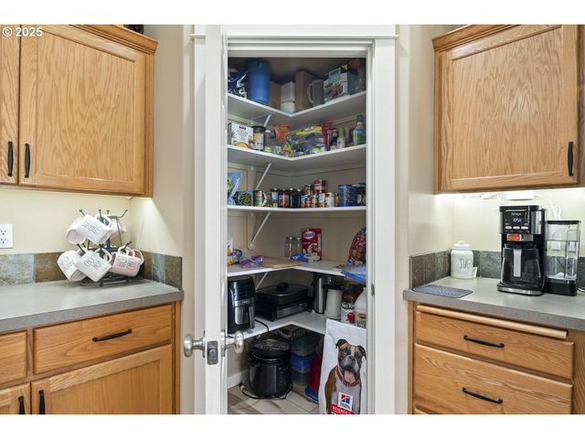 2057 Se BLUE SKIES Ln, Prineville, OR 97754