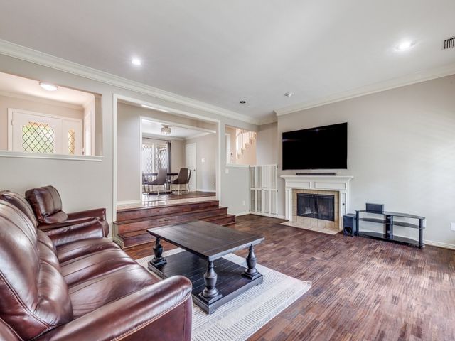 9138 Valley Chapel Lane, Dallas, TX 75220