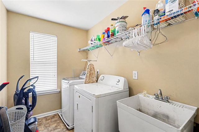 4402 Alysheba Drive, Fairburn, GA 30213