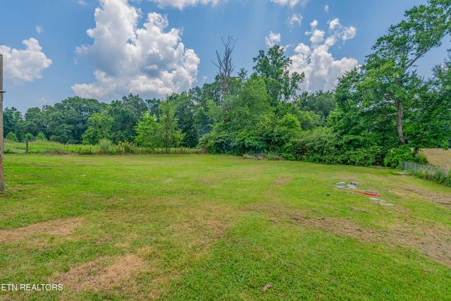 772 Potters Falls Rd, Wartburg, TN 37887