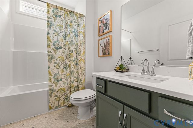 568 N James St, Ashland, VA 23005