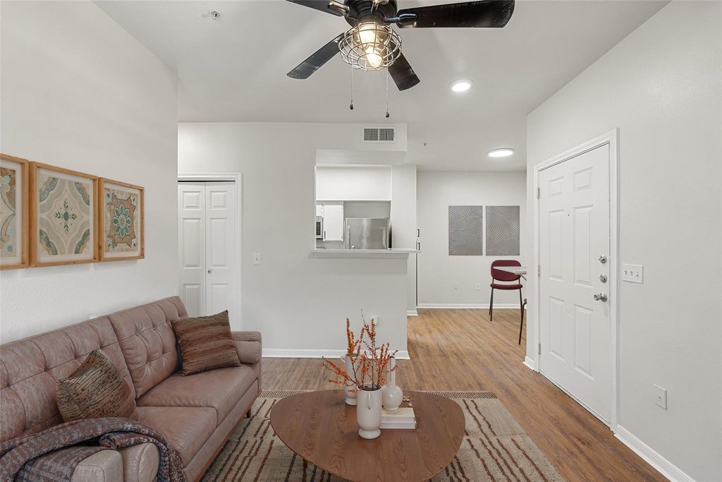 2320 Gracy Farms LN 323, Austin, TX 78758