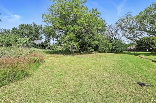 2609 Woodson Drive, Bedford, TX 76021